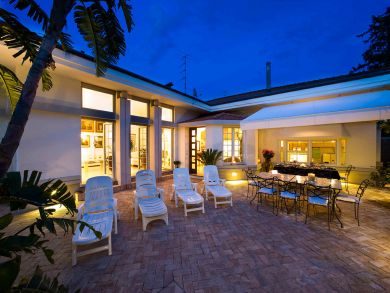 Outdoor Dining & Lounging Area