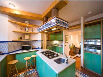 Kitchen with Breakfast Area
