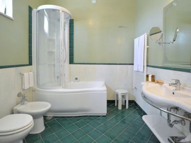 Bathroom with Shower in Tub Bathroom with Shower in Tub
