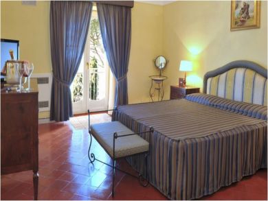 Double Bed in Master Bedroom Double Bed in Master Bedroom