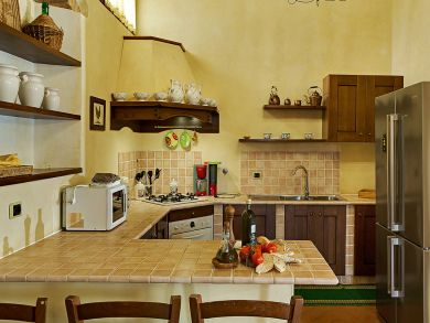 Kitchen with Breakfast Bar