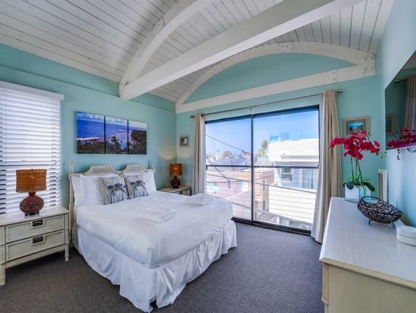Mission Beach Four Bedroom Condo with Great Views