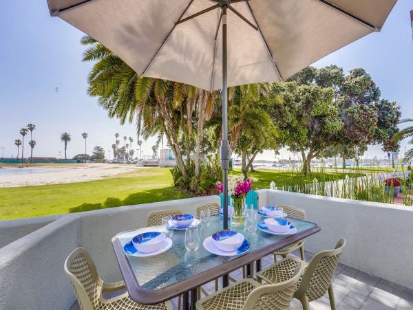 Mission Beach Four Bedroom Condo with Great Views