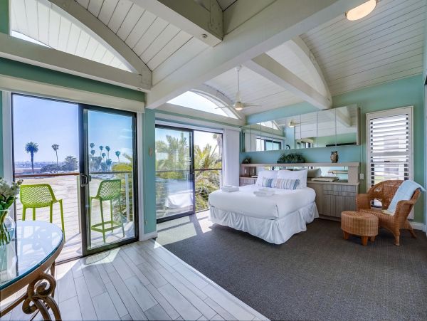 Mission Beach Four Bedroom Condo with Great Views