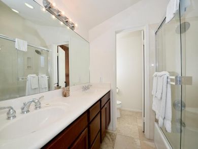 Bathroom 3 with Shower in Tub