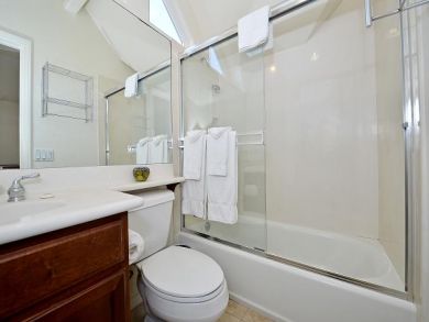Bedroom 2 with Tub