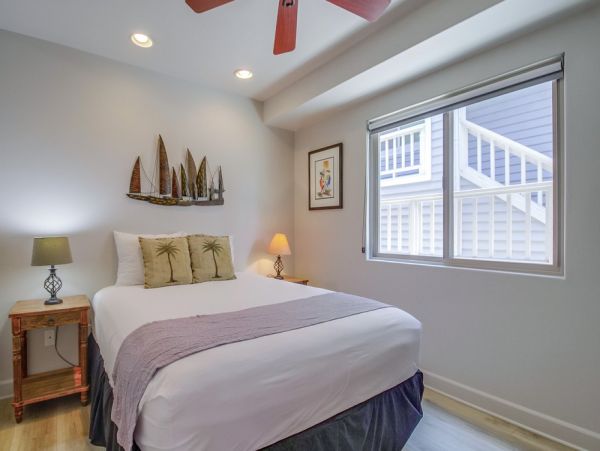 Five Bedroom Vacation Rental in Mission Beach Sleeps 14