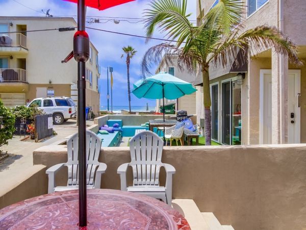 Five Bedroom Vacation Rental in Mission Beach Sleeps 14