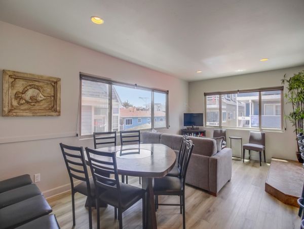 Five Bedroom Vacation Rental in Mission Beach Sleeps 14