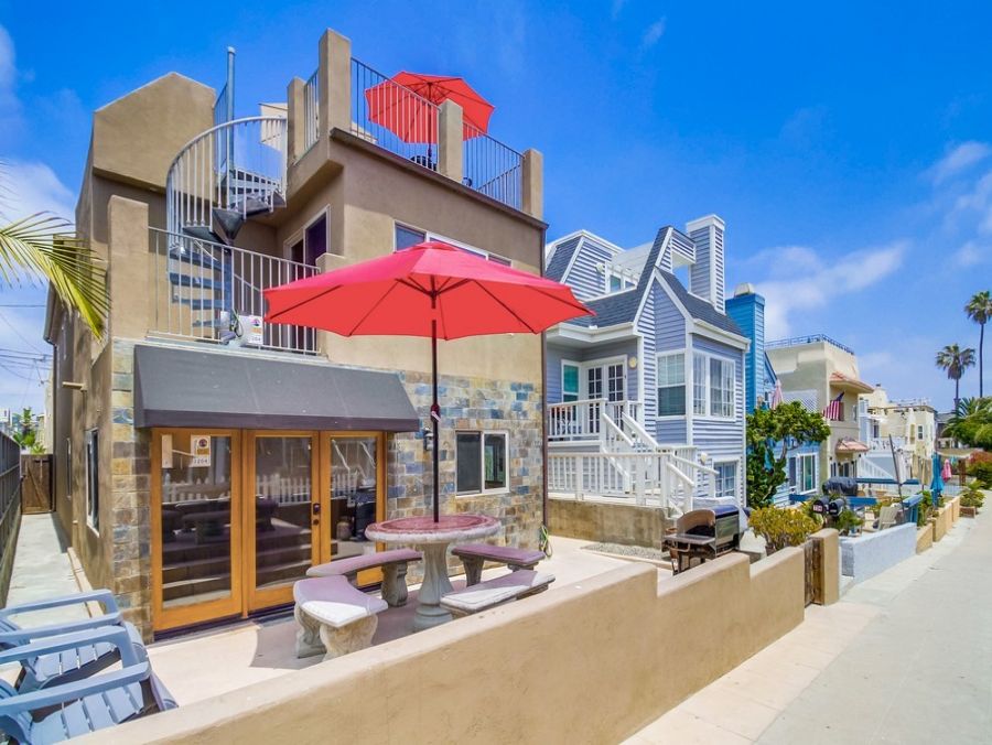 Five Bedroom Vacation Rental in Mission Beach Sleeps 14