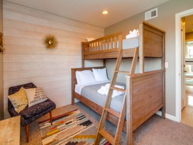 Four Bedroom Mission Beach Vacation Home Sleeps 12 Guests