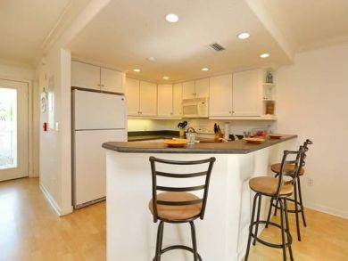 Kitchen with Breakfast Bar