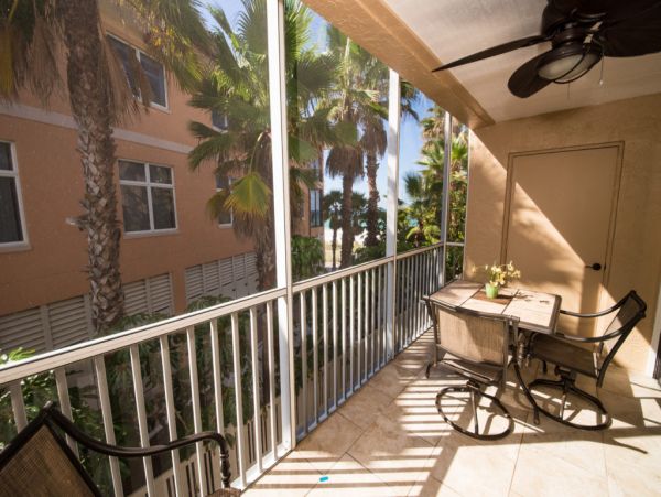 Beach Condo 2 Bedrooms in Bradenton Beach Sleeps 4 Guests