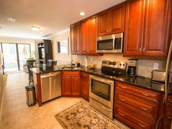 Beach Condo 2 Bedrooms in Bradenton Beach Sleeps 4 Guests