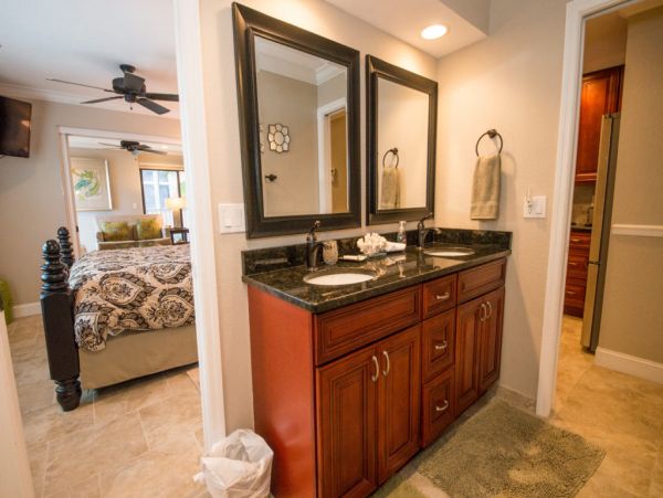 Beach Condo 2 Bedrooms in Bradenton Beach Sleeps 4 Guests