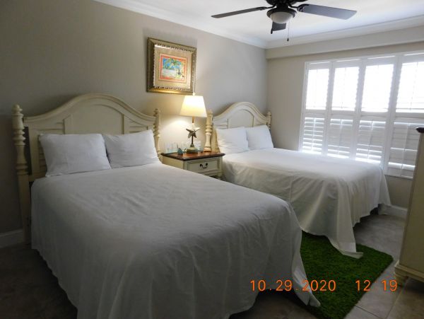 Beach Condo 2 Bedrooms in Bradenton Beach Sleeps 4 Guests