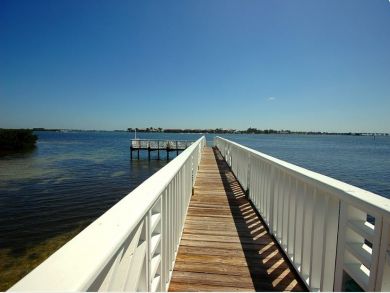 Anna Maria 2 Bedroom Vacation Unit Short Walk to Beach