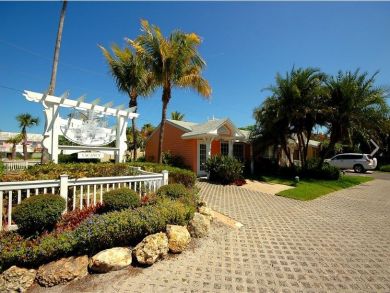 Anna Maria 2 Bedroom Vacation Unit Short Walk to Beach