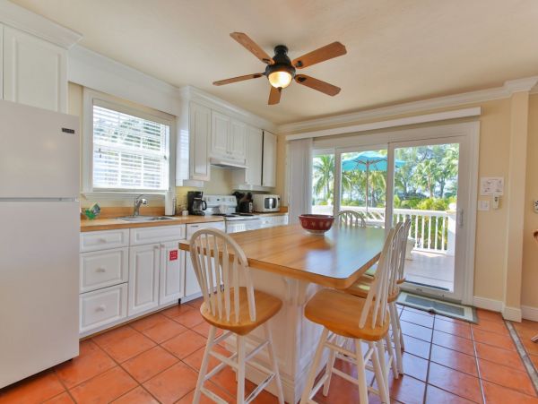 Bradenton Beach Two Bedroom Vacation Condo - Communal Pool