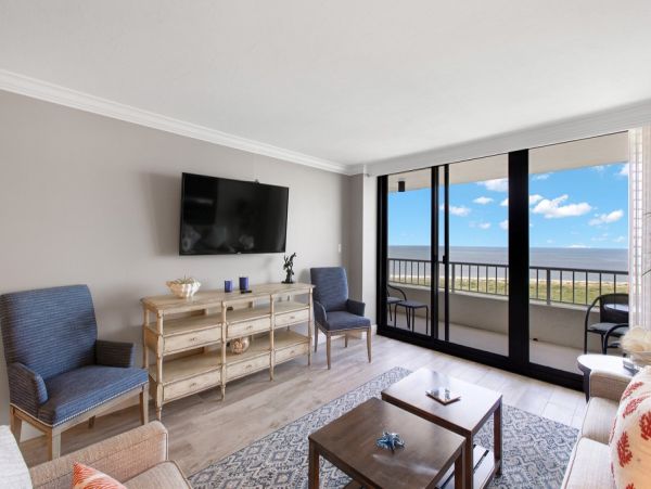 Exquisite Beachfront Condo on Marco Island - Your Perfect Retreat