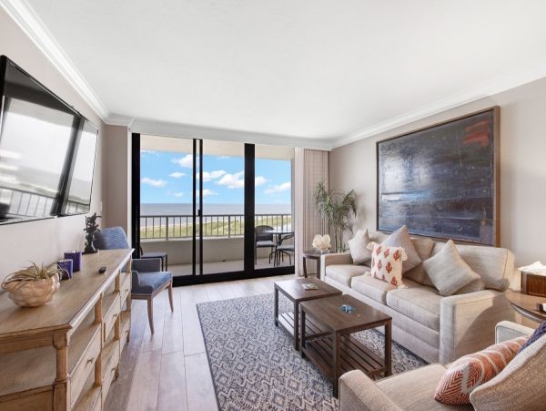 Exquisite Beachfront Condo on Marco Island - Your Perfect Retreat