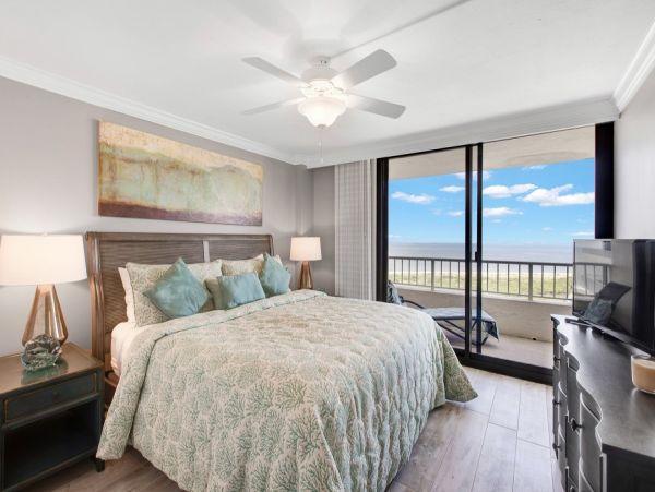Exquisite Beachfront Condo on Marco Island - Your Perfect Retreat