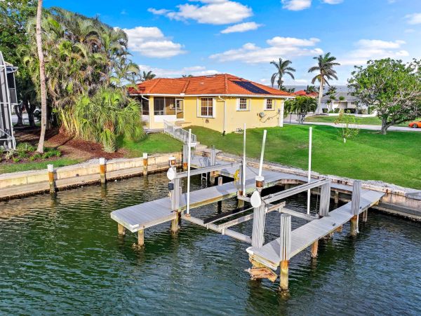 Waterfront Retreat Near Tigertail Beach