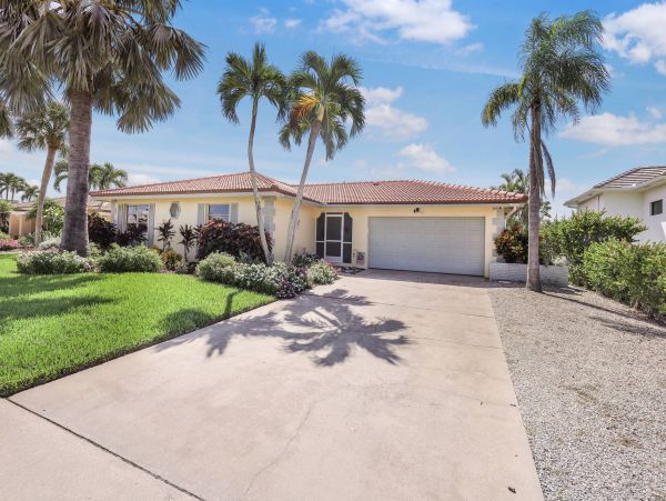 Marco Island Rental Beach Just a Short Walk Away NEW ARRIVAL!
