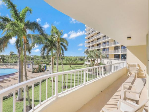 Marco Island Beachfront Rental With Two Balconies Sleeps 4