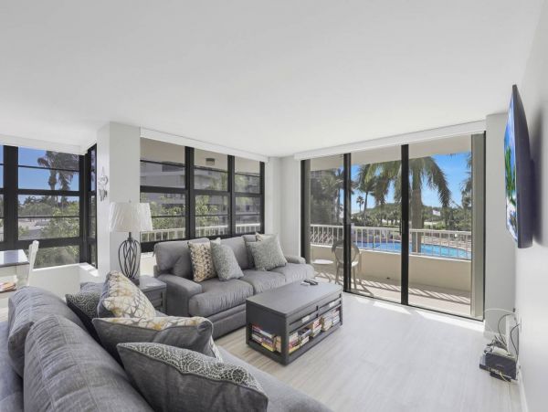 Marco Island Beachfront Rental With Two Balconies Sleeps 4