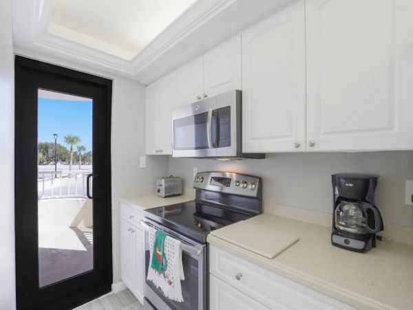 Marco Island Beachfront Rental With Two Balconies Sleeps 4
