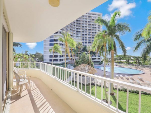Marco Island Beachfront Rental With Two Balconies Sleeps 4