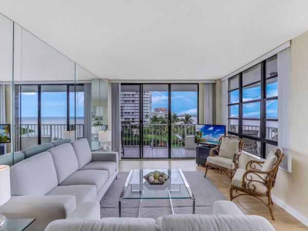 Marco Island Beachfront 2 Bedroom Vacation Condo Sleeps 4