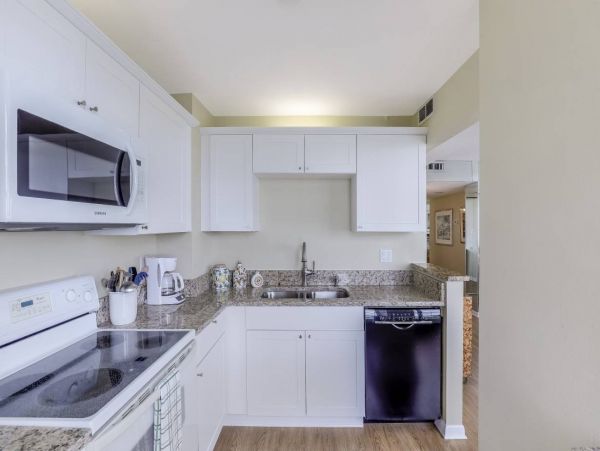Marco Island Beachfront 2 Bedroom Vacation Condo Sleeps 4