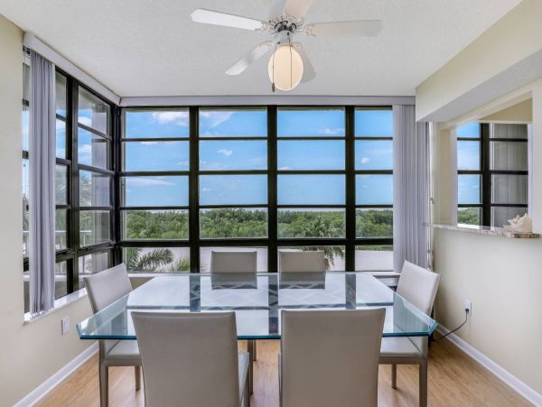 Marco Island Beachfront 2 Bedroom Vacation Condo Sleeps 4