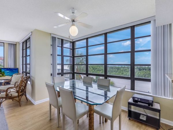 Marco Island Beachfront 2 Bedroom Vacation Condo Sleeps 4