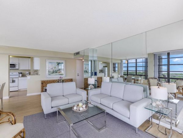 Marco Island Beachfront 2 Bedroom Vacation Condo Sleeps 4