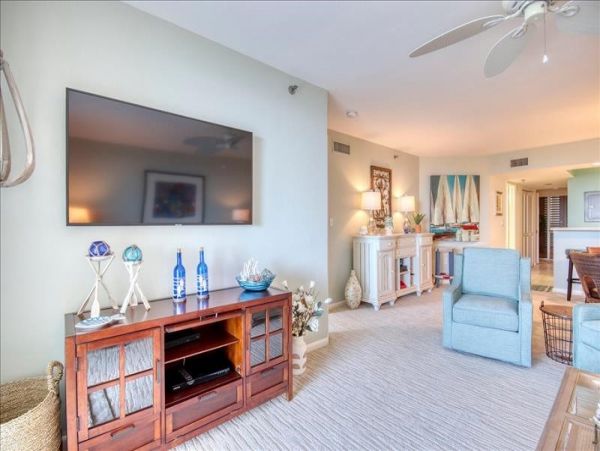 Marco Island Condo with Heated Pool and Tennis Court