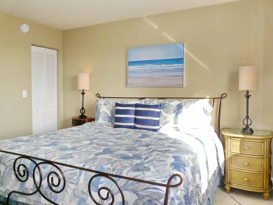 Marco Beachfront Vacation Condo Full Gulf Views Sleeps 6