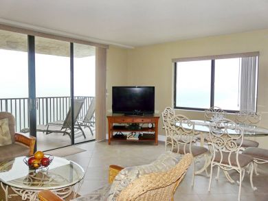 Marco Beachfront Vacation Condo Full Gulf Views Sleeps 6