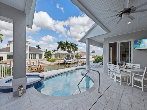 Marco Island Stunning Vacation Home Private Pool & Boat Dock