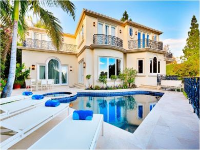 Stunning Residence with Pool in Santa Monica, California