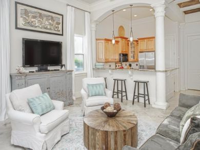 Beautiful 4 Bedroom Home Sleeps 10 Guests with Private Pool