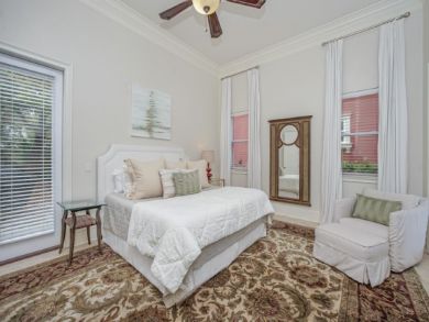 Beautiful 4 Bedroom Home Sleeps 10 Guests with Private Pool