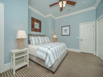 Beautiful 4 Bedroom Home Sleeps 10 Guests with Private Pool