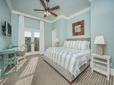 Beautiful 4 Bedroom Home Sleeps 10 Guests with Private Pool