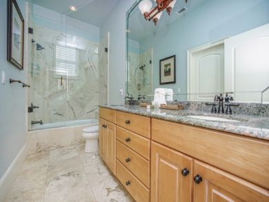 Beautiful 4 Bedroom Home Sleeps 10 Guests with Private Pool