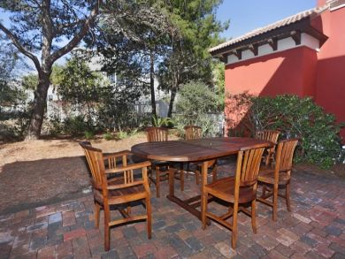 Beautiful 4 Bedroom Home Sleeps 10 Guests with Private Pool