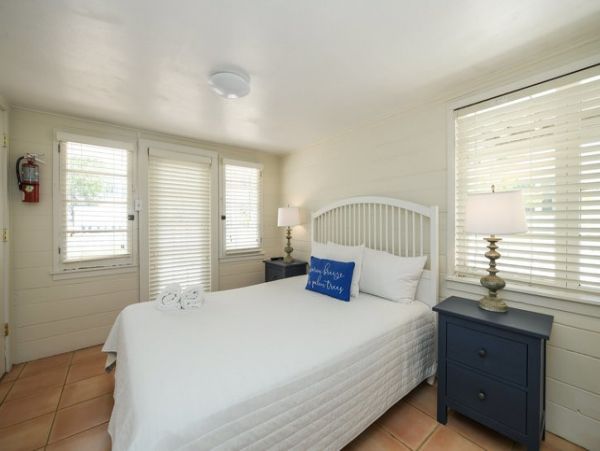 Anna Maria - One House From The Beach 4 Bedrooms Sleeps 10