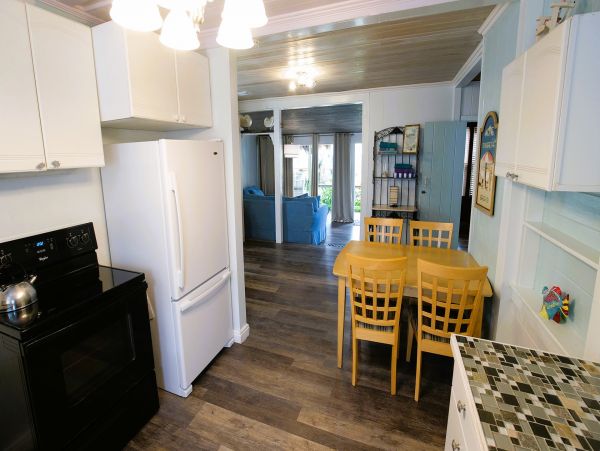 Charming Two Bedroom Siesta Key Cottage 100 yards to Beach